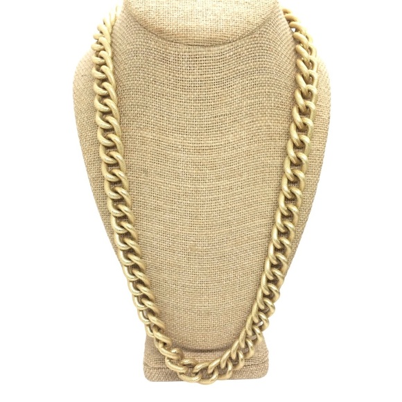 VINTAGE 90S CHUNKY GOLD TONE CURB CHAIN NECKLACE LIGHTWEIGHT MOBWIFE STATEMENT - Picture 3 of 14